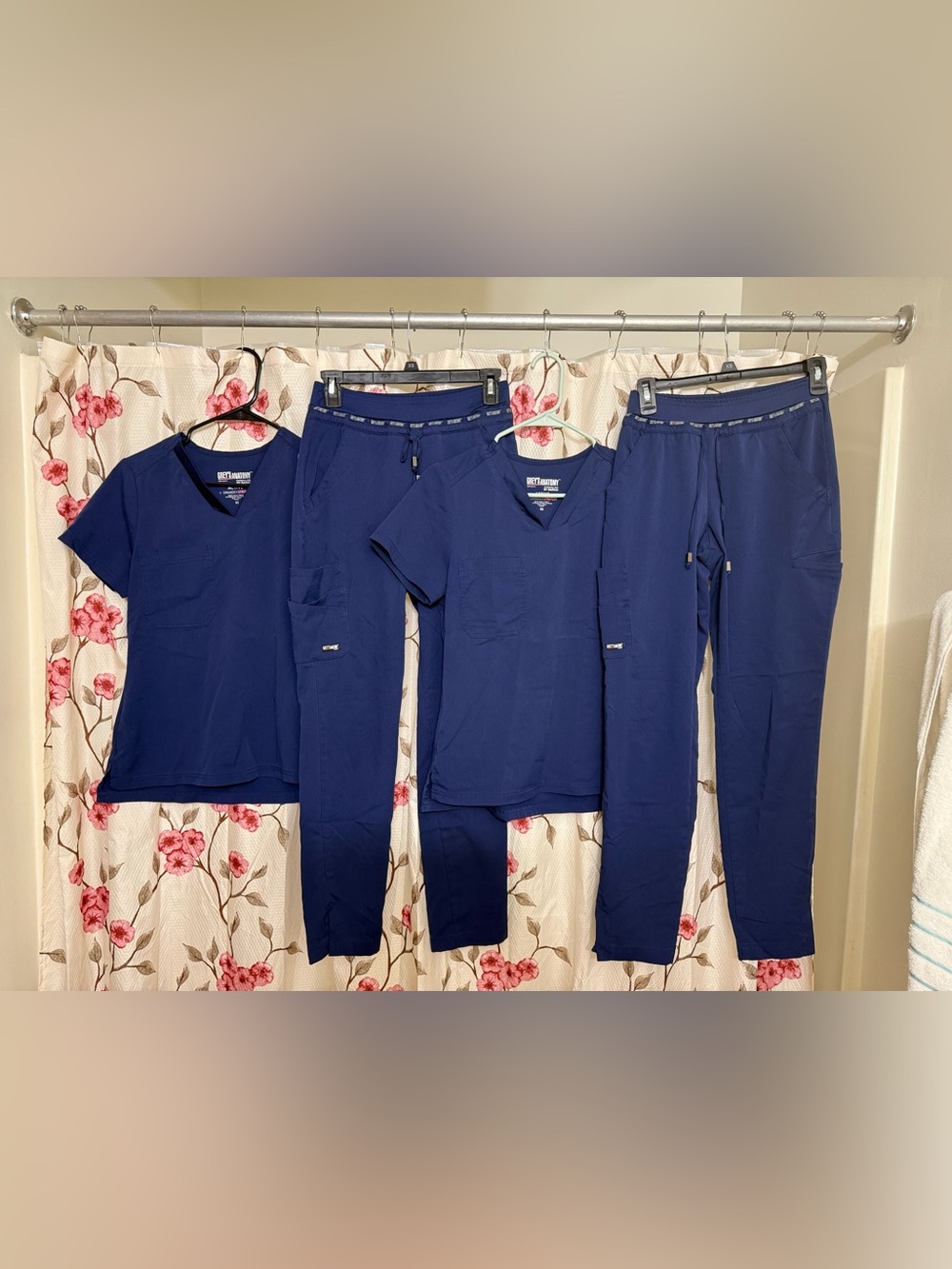 Grey’s Anatomy Women’s Scrubs Navy Blue XS Scrub Sets (2)